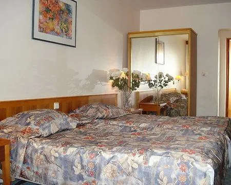 Hotel Rija Port
